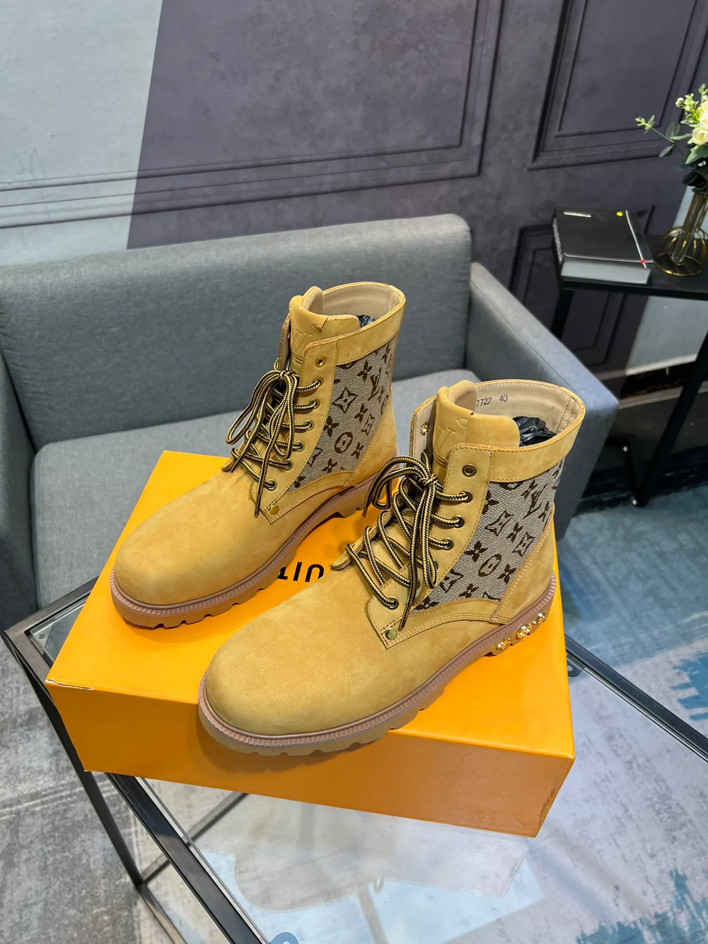 Men's shoes 💰920 L Home - the latest LV men's business casual boots, luxury and nobility are a must. They are all made of imported original first-layer cowhide, just to create a more comfortable wearing experience. ➕Top imported water-dyed full cow lining, original high wear-resistant outsole! 👏👏 Size: Male 39-44; (38 45 46 customized)